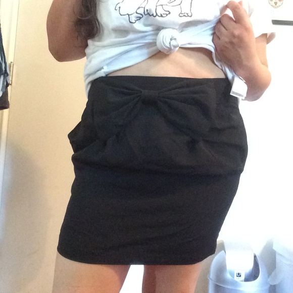 Forever 21 Bow Skirt - Picture 4 of 4